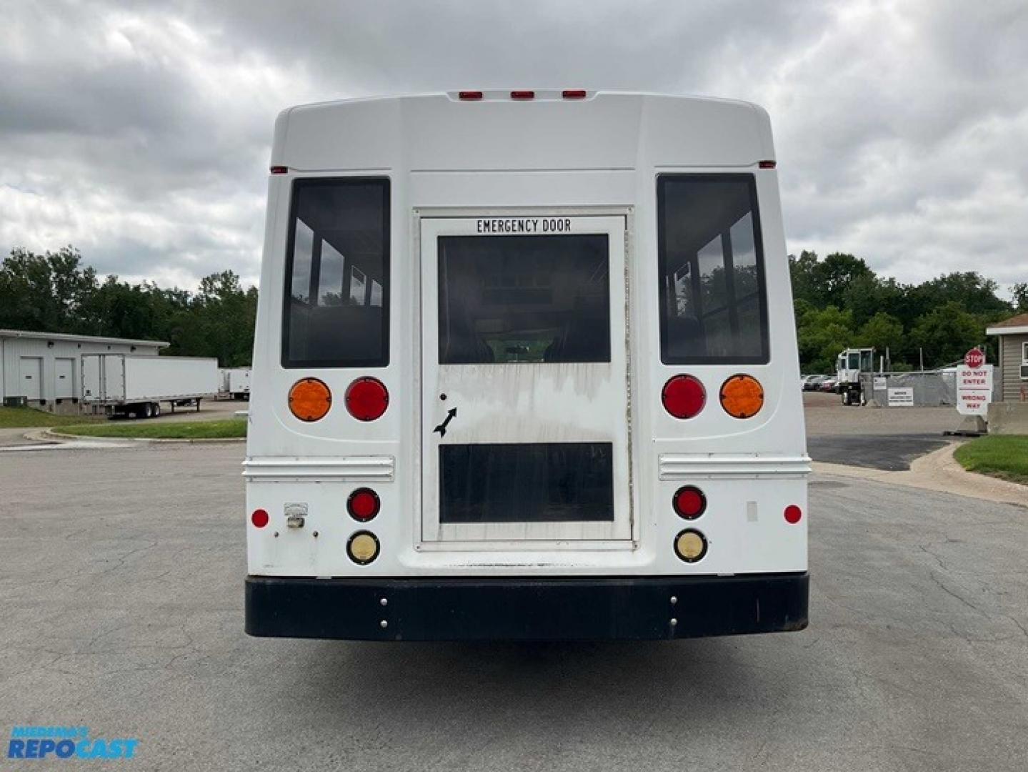 2012 White /Gray Chevrolet Express (1GB3G3BG2C1) with an V8 engine, Auto transmission, located at 1725 US-68 N, Bellefontaine, OH, 43311, (937) 592-5466, 40.387783, -83.752388 - Photo#5